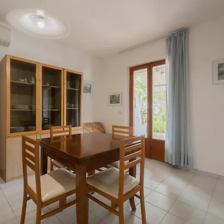 Baia Delle Grazie Aparthotel