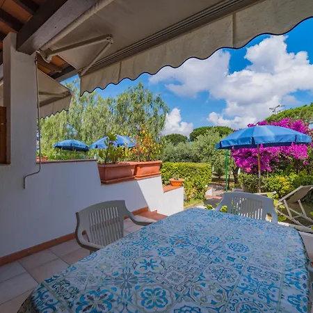 Baia Delle Grazie Aparthotel Casa Morcone