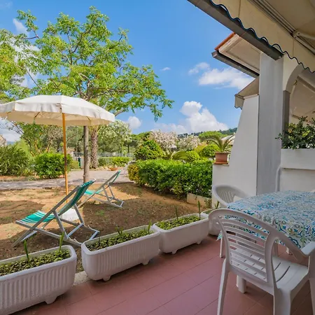 Aparthotel Baia Delle Grazie