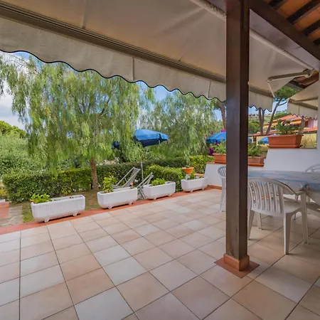Baia Delle Grazie Aparthotel Casa Morcone