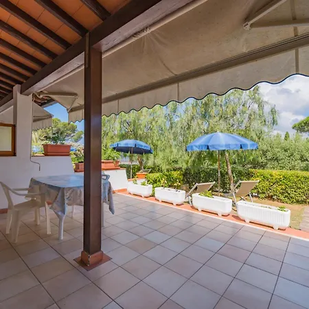 Aparthotel Baia Delle Grazie Casa Morcone